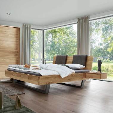 Massivholz Bett aus Wildeiche und Metall