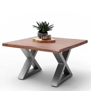 Baumkanten Wohnzimmer Tisch in Walnussfarben Akazie Massivholz und Metall