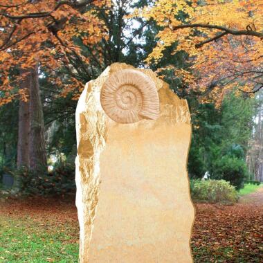 Grabstein für Kindergrab aus Sandstein & Grabstein Kindergrab mit Ammonit