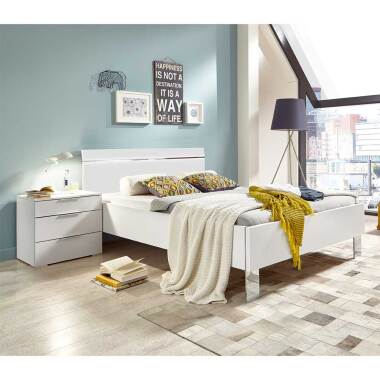 Betten modern in Weiß und Chromfarben Made in Germany