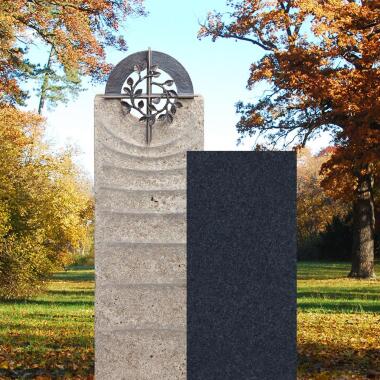 Muschelkalk Urnengrabmal zweiteilig hell/dunkel mit Bronze Kreuz Sovello Cruzi