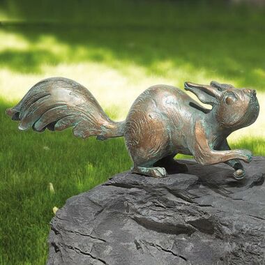 Stilvolle Tierfigur aus robuster Bronze mit Patina - Eichhörnchen