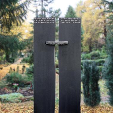 Zweiteiliger Granit Grabstein schwarz mit Kreuz Menars