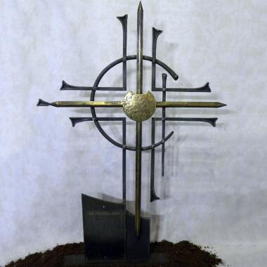 Stilvolles Grabkreuz aus Stahl & Bronze mit Schrifttafel Gerona