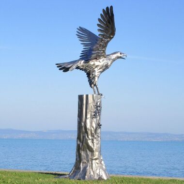 XXL Metall Vogelfigur Adler auf Baumstamm