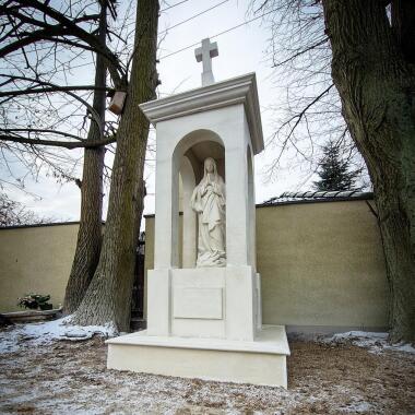 Gedenk Schrein für den Friedhof aus Steinguss