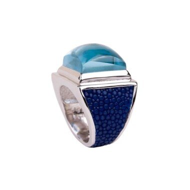 Ring Cube mit blauem Topaz