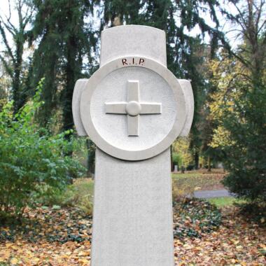Grabstein für Einzelgrab mit Kreuz & Grabmal Kalkstein Stehend Hell mit Kreuz