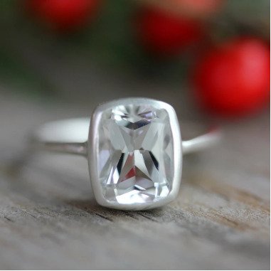 Diamantschmuck aus Silber & Handgemachter Kissen Weißtopas Ring, Diamant