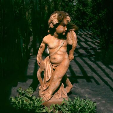 Steinguss Amor Skulptur für den Garten Amore / Tyrolia