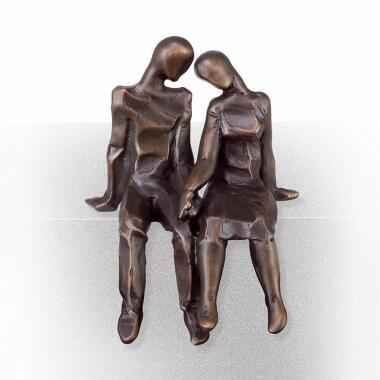 Grabfigur sitzendes Paar aus Bronze oder Alu Sculptura Daobus / Bronze Patina 