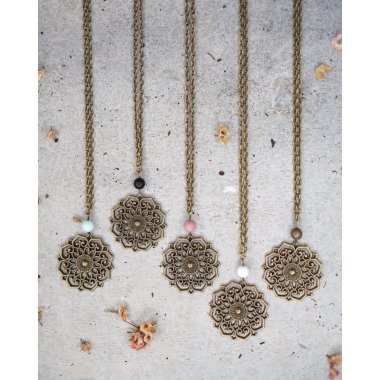 Boho Halskette Mit Mandala Anhänger Und Natürlichem Edelstein, Cooler