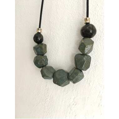 Halskette Mit Perlen Aus Keramik Grau-Grün
