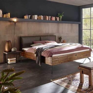 Industriedesign Bett aus Akazie Massivholz
