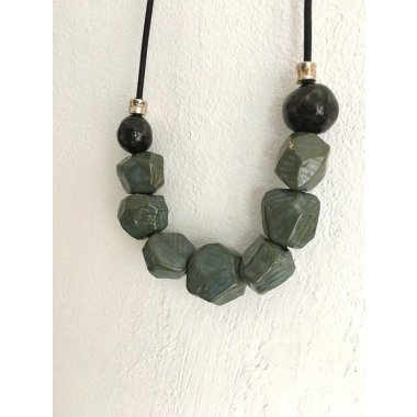 Perlenkette aus Messing & Halskette Mit Perlen Aus Keramik Grau-Grün