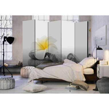 Wandregal Würfel in Grau & Spanische Wand mit Steinen und Lotusblüte modern