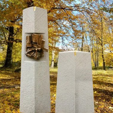 Grabstein für Einzelgrab mit Figur & Grabstein Kalkstein Zweiteilig mit