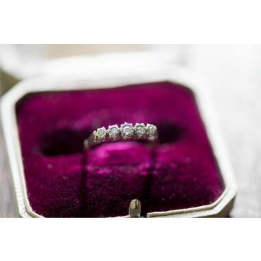 Diamantschmuck aus Gold & Vintage Diamant Verlobungsring, Fünf Stein Vorschlag