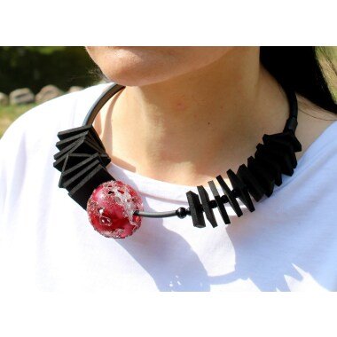 Perlenkette in Schwarz & Schwarze Halskette, Roter Schmuck, Halsband Gummi