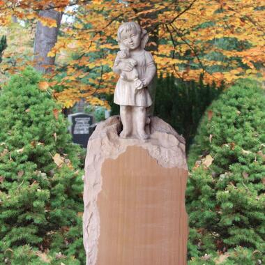 Besonderer Kindergrabstein mit Statue & Schöner Kindergrabstein Naturstein