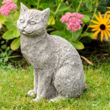 Katzenskulptur sitzend, neugierig  | Stein