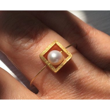 Statement-Ring aus Gold & Dainty Pearl Ring. Stackable Freshwater Pearls