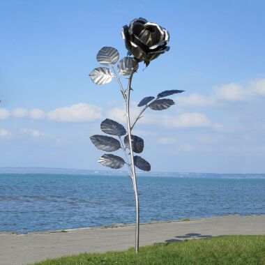 XXL Gartenrose aus Stahl mit Details aus