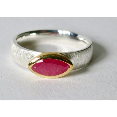 Gold-Verlobungsring aus Silber & Rubin Ring Gold Silber Navette