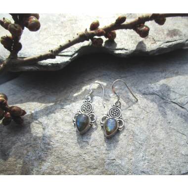 Ohrhänger mit Stein & Ohrhänger Aus Verziertem Silber Mit Zapfenförmigem