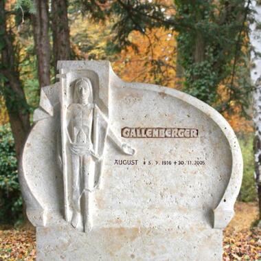 Grabstein für Einzelgrab aus Naturstein & Grabstein Kalkstein mit Jesus