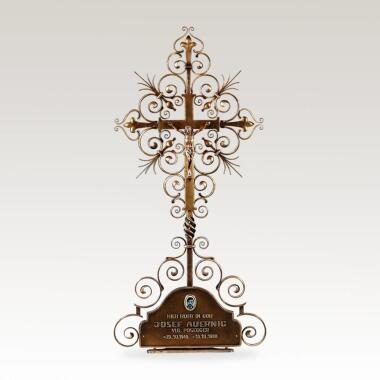 Klassisches Grabkreuz aus Schmiedebronze mit Christus Agato / Schmiedebronze