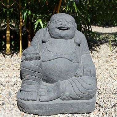 Lachende Buddhafigur aus Naturstein gehauen / 60 cm