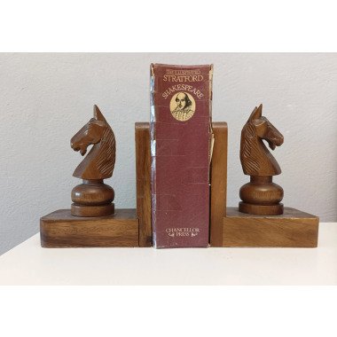 Paar Vintage Buchstützen Aus Holz Mit Pferdebüste