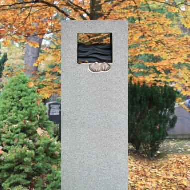 Grabdenkmal Familiengrab Granit mit Muscheln Carus Nacra