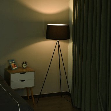 156 cm Tripod-Stehlampe Willaurie