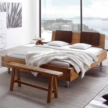 Bett aus Wildeiche massiv mit Klemmkissen