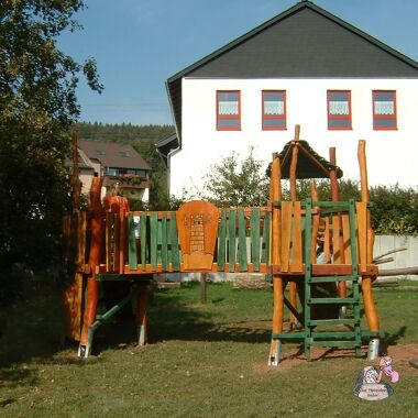 Holz Spielburg für Kleinkinder mit Rutsche