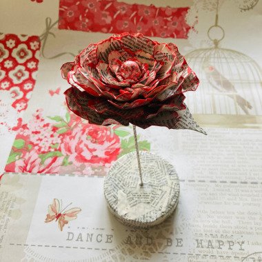 Pappmache Buch Skulptur, Blume, Rote Rose