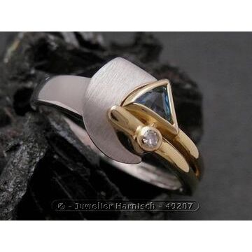 Gold Ring Gold 375 bicolor blauer Topas behandelt + Diamant Goldri