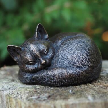 Grabstein für Katze & Schlafende Katze als dunkelbraune Bronze Grabfigur