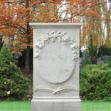 Marmor Grabstein mit Blütenschmuck Fiorina