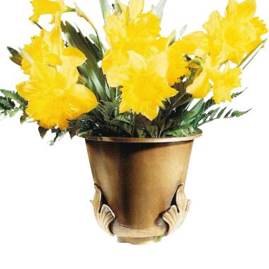 Grabschale & Kunstvoller Blumentopf mit floraler Verzierung aus Metall Charis / Schmiedeeis