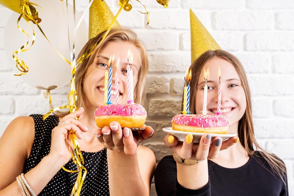 Schwestern feiern zusammen Geburtstag