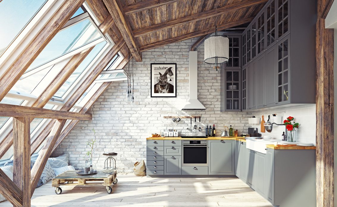Offene Küche im Dachgeschoss – moderne Landhausküche mit hohen Schränken in Grau