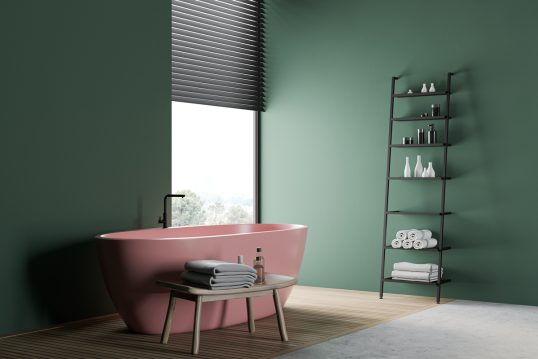Idee für ein minimalistisches Badezimmer mit grüner Wandgestaltung – Beispiel...