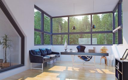 Modernes Luxus Arbeitszimmer Idee im Dachgeschoss – Beispiel mit großen Schreibtisch &  Chefsesse...