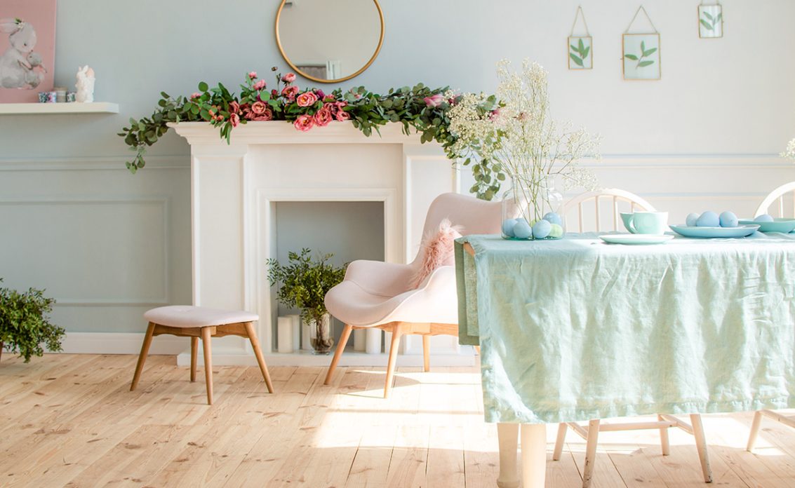 Inspiration für die Frühlingsdekoration – Esszimmer mit gedeckten Tisch – Gemütliche Sitzecke...
