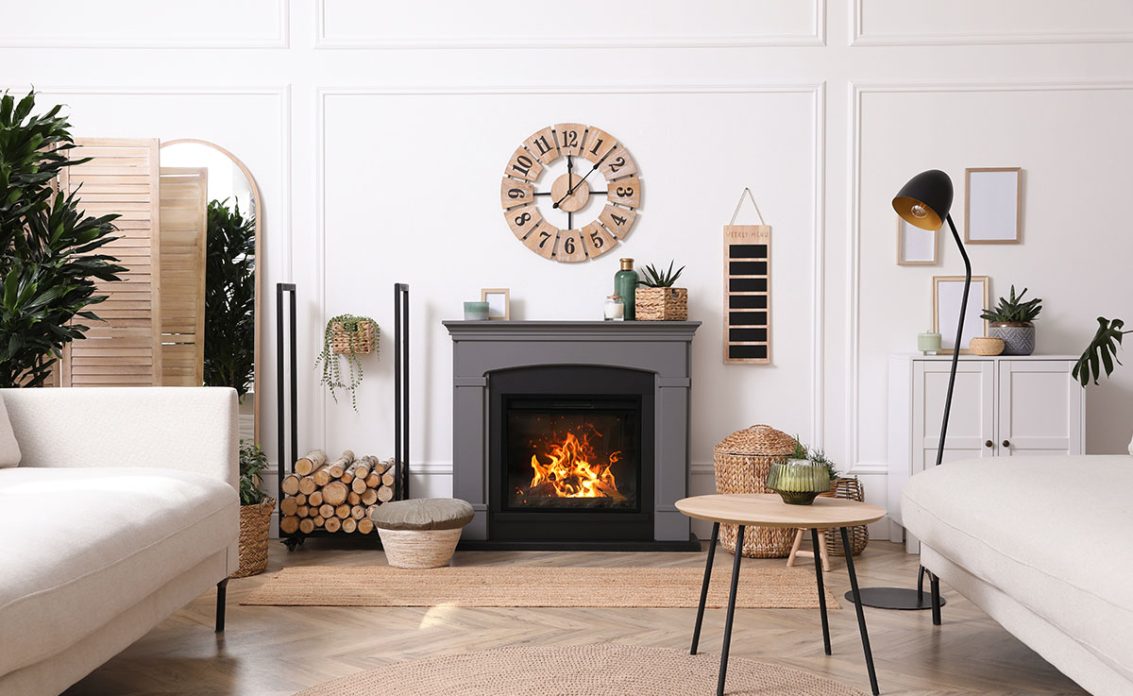 Wohnzimmer-Idee im skandinavischen Stil mit Kamin